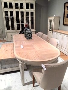 Oval dining table in white paint