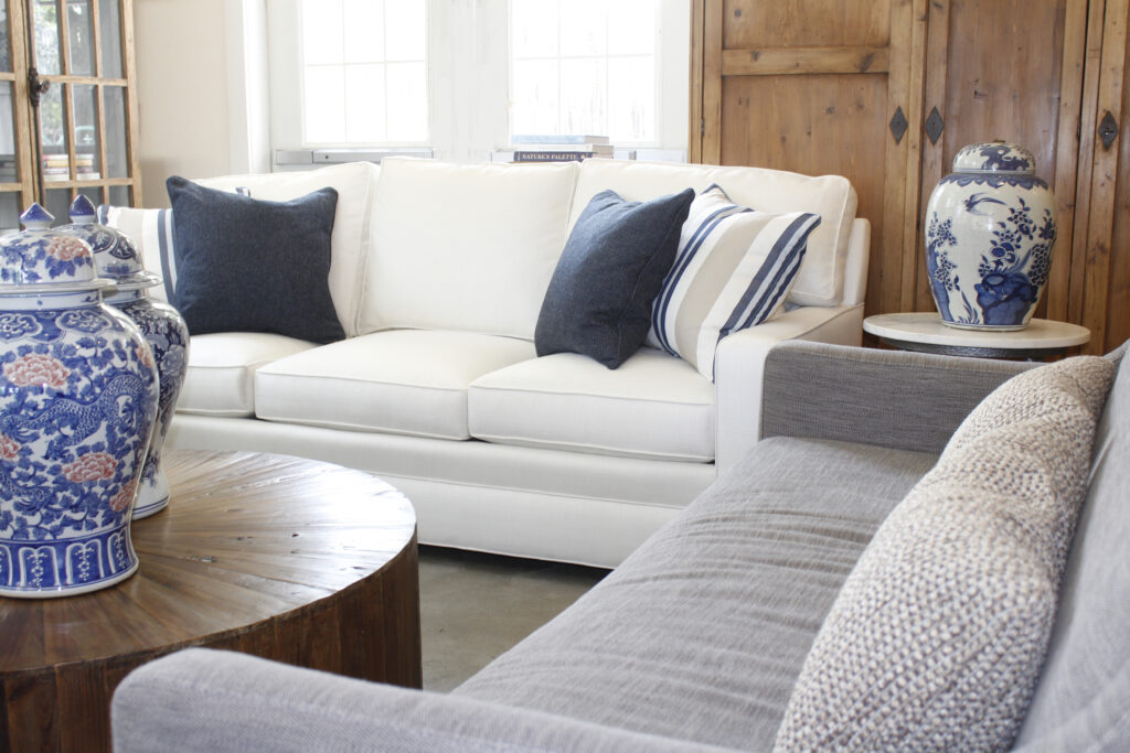 This image has an empty alt attribute; its file name is wHITE-SOFA-1024x683.jpg